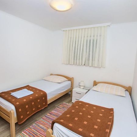 Apartmani Marijana Cesarica Exterior photo