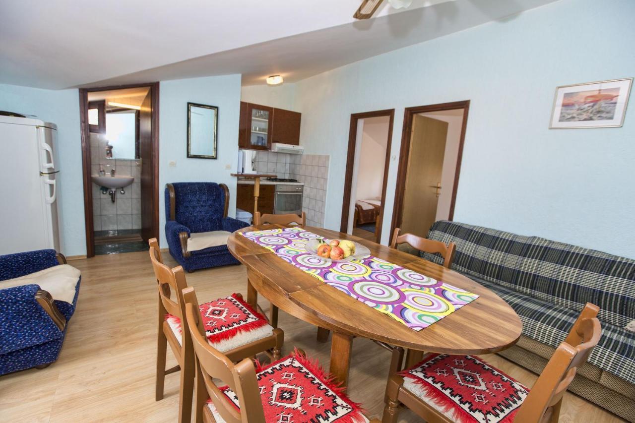 Apartmani Marijana Cesarica Exterior photo