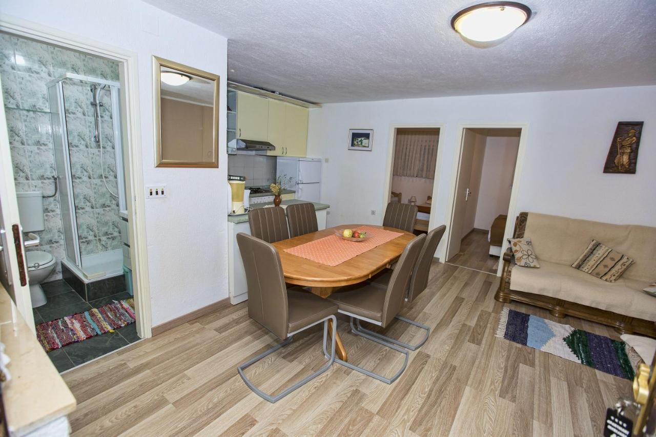 Apartmani Marijana Cesarica Exterior photo