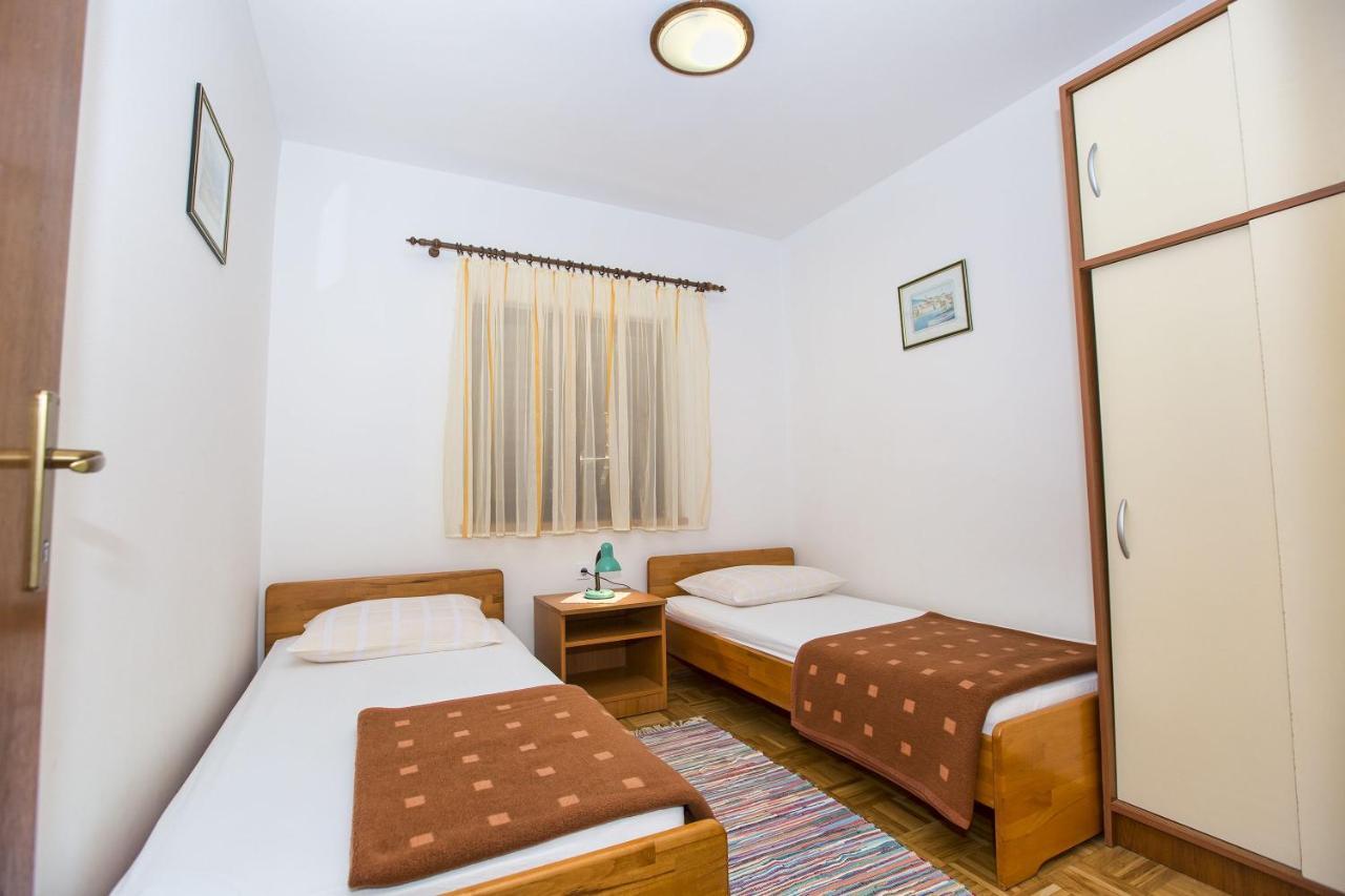 Apartmani Marijana Cesarica Exterior photo