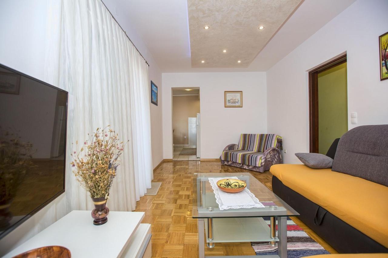 Apartmani Marijana Cesarica Exterior photo