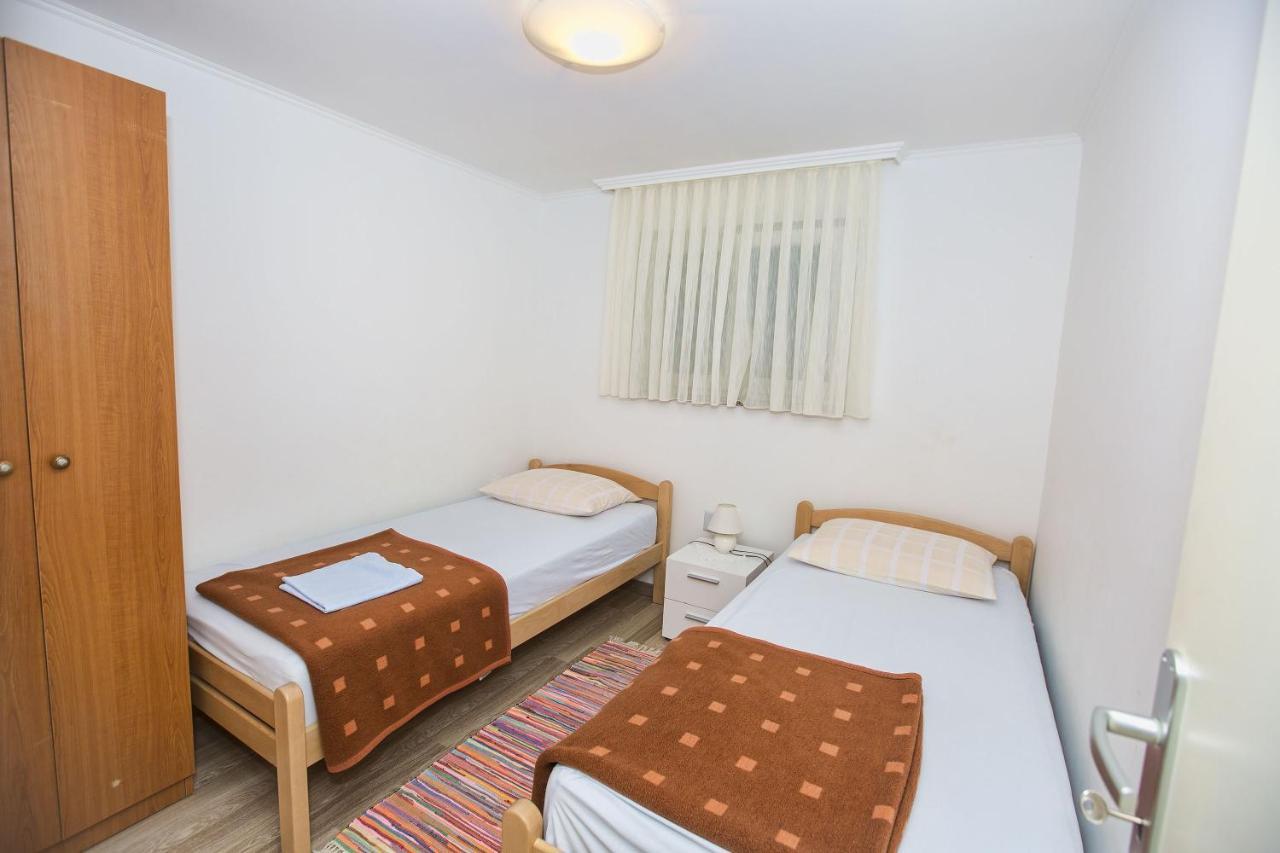 Apartmani Marijana Cesarica Exterior photo