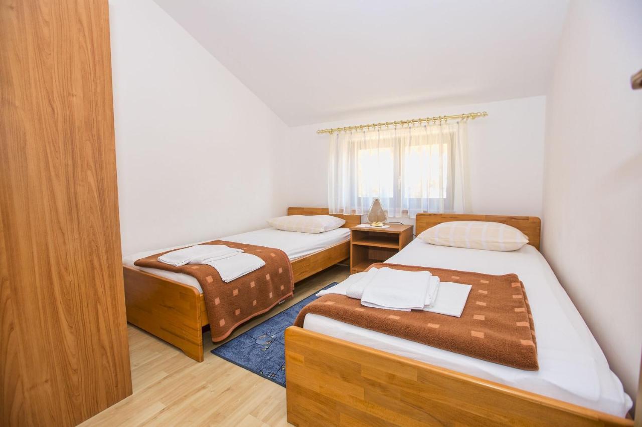 Apartmani Marijana Cesarica Exterior photo