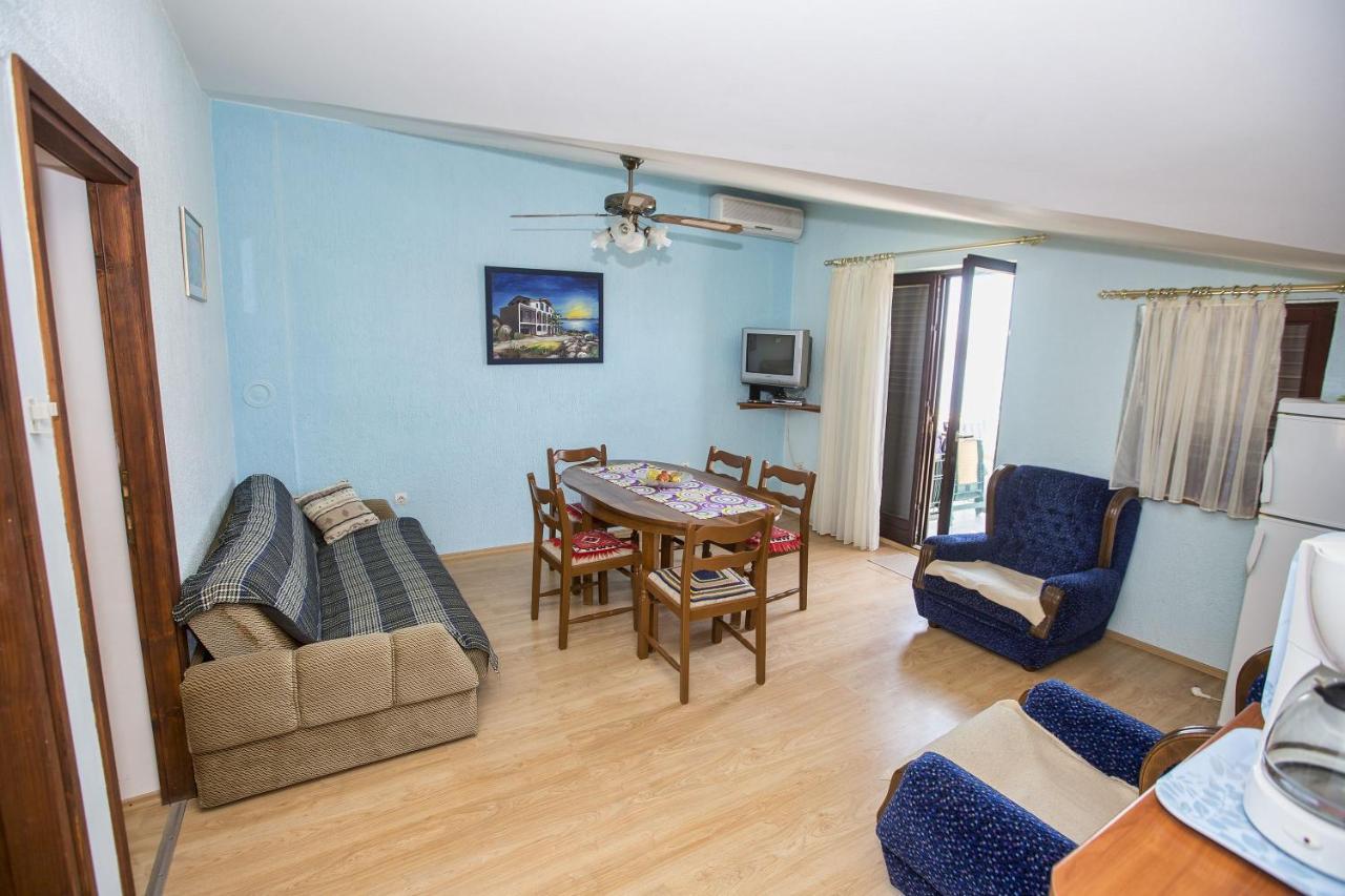Apartmani Marijana Cesarica Exterior photo