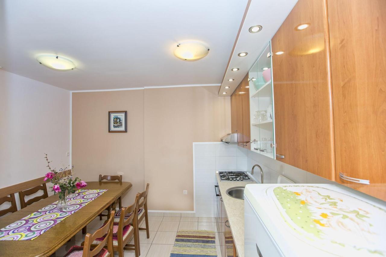 Apartmani Marijana Cesarica Exterior photo