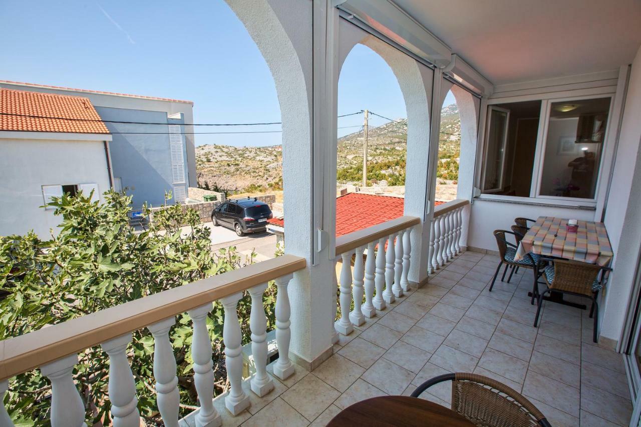 Apartmani Marijana Cesarica Exterior photo